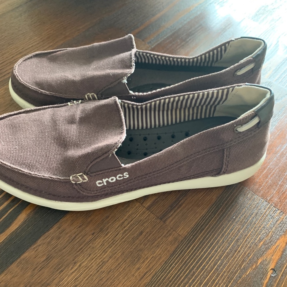 Size 8 Womens CROCS slide on loafer